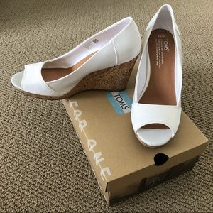 Practically New - Tom’s White Wedges (Worn once)